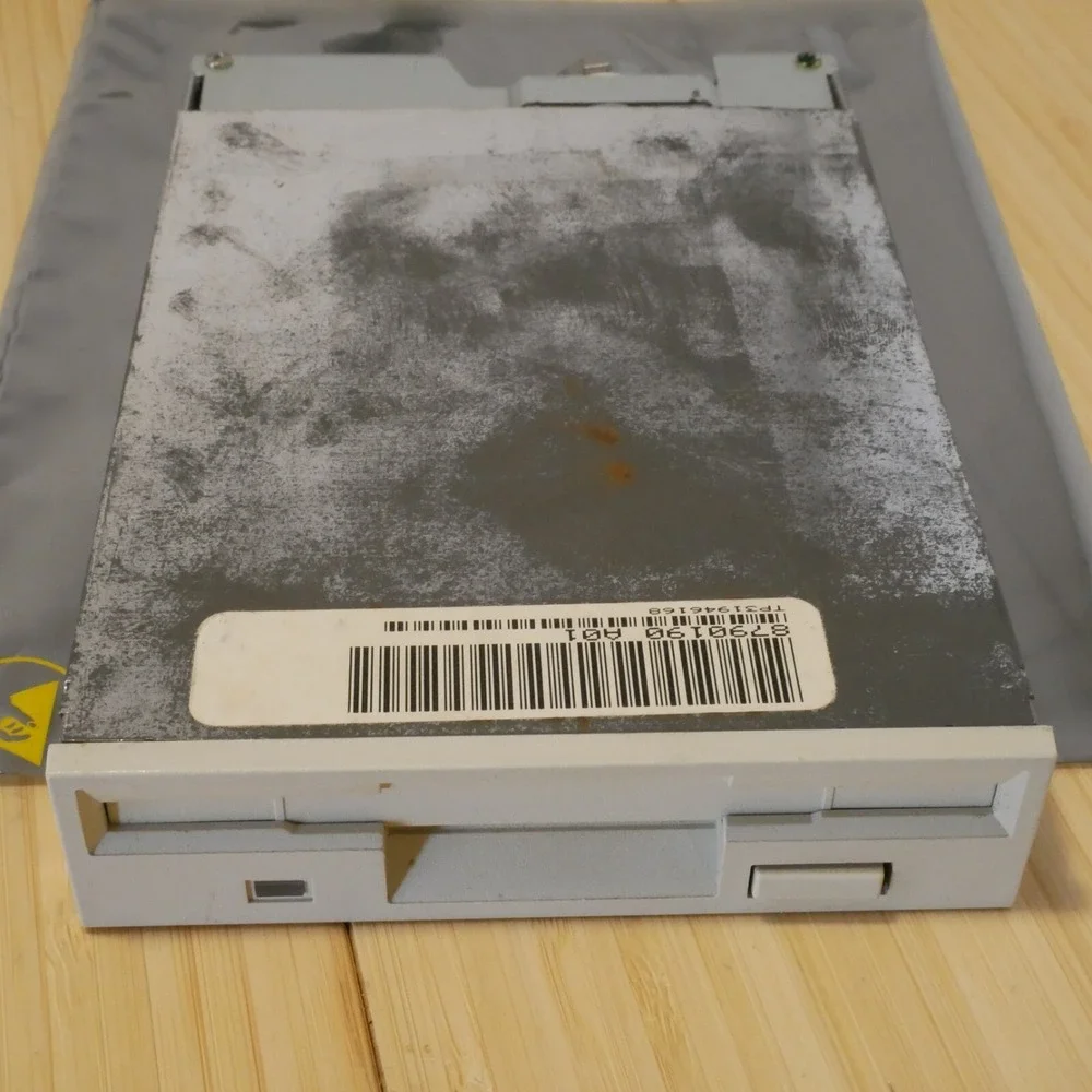 Mitsumi Newtronics D359T3  3.5 inch 1.44MB Internal Floppy Drive - Tested 51‎